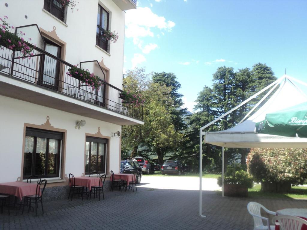 Albergo Del Cacciatore Cremeno 外观 照片